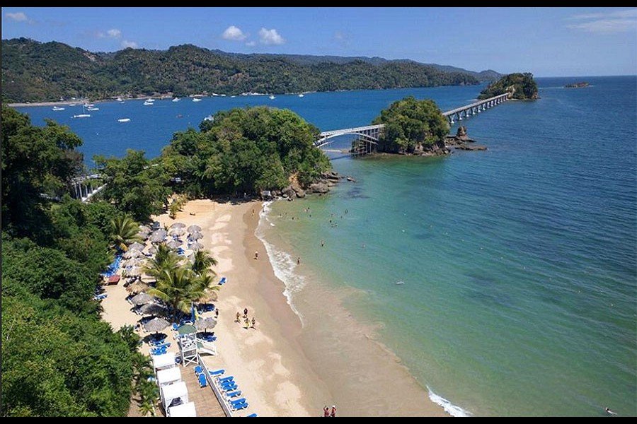 We are located under the bridges of Samana next to the EX GBP Cayacoa beach hotel.